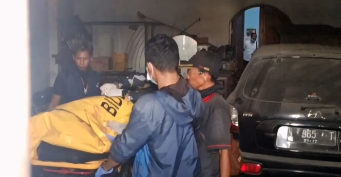 
					Evakuasi korban pembunuhan di Gempol, Kabupaten Pasuruan 