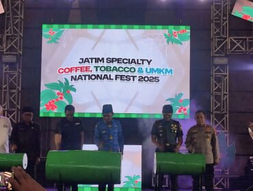 DIBUKA: Bupati Jember, Muhammad Fawait, saat membuka Festival Kopi dan Tembakau Nusantara 2025. (Foto: Istimewa).