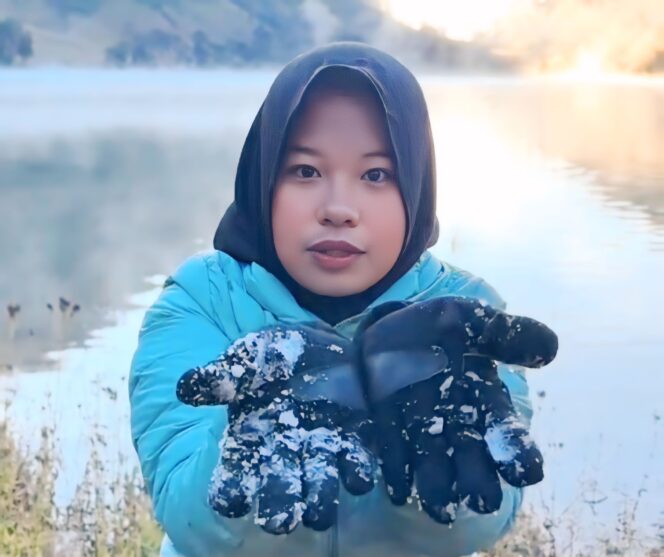 
					Ranu Kumbolo di Gunung Semeru, Lumajang membeku. (Foto: Istimewa).
