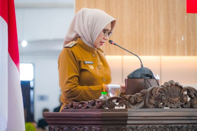
					Bupati Lumajang, Indah Amperawati.
