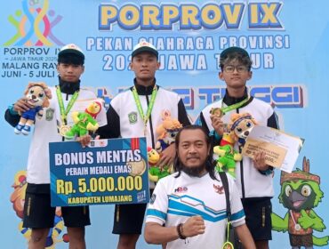Tim panahan Kabupaten Lumajang berhasil meraih prestasi gemilang dengan menyabet medali emas pada cabang olahraga panahan di Pekan Olahraga Provinsi (Porprov) IX Jawa Timur 2025 (Foto: Asmadi).