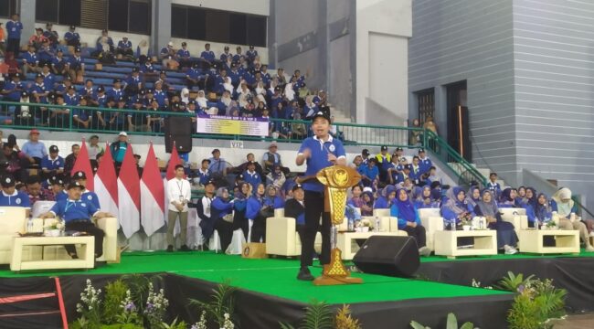 TUAN RUMAH: Bupati Jember Muhammad Fawait, saat membuka Porseni Madrasah Provinsi Jawa Timur 2025 di GOR PKPSO Kaliwates. (Foto: M. Abd. Rozaq Mubarok)
