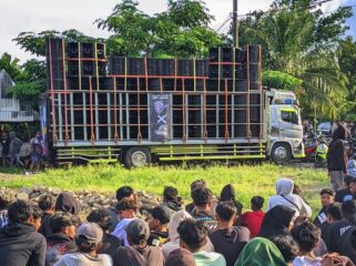 MERUGIKAN: Ilustrasi penggunaan sound horeg di Kabupaten Jember, yang dinilai banyak merugikan warga. (foto: istimewa)
