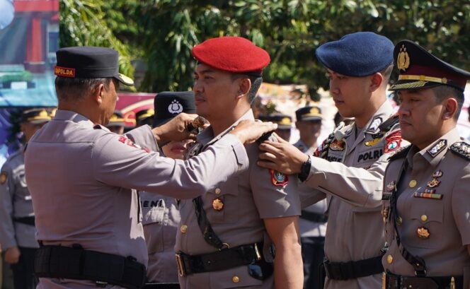 
					SERTIJAB: Suasana Sertijab Kapolres Probolinggo di Mapolres setempat, Jumat (11/7/25) siang. (foto: Ali Ya'lu).