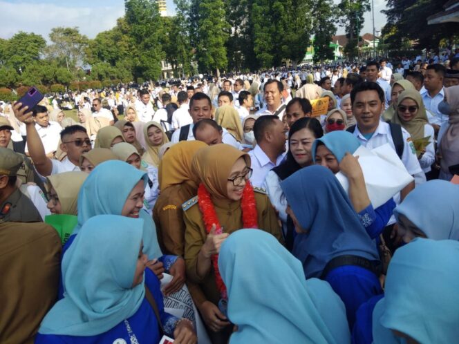 
					Apel pagi yang di ikuti oleh 4.273 di Alun-alun Lumajang (Foto: Asmadi).

