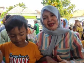 Keluarga korban saat diwawancarai 