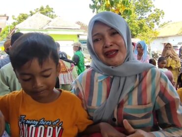 Keluarga korban saat diwawancarai 