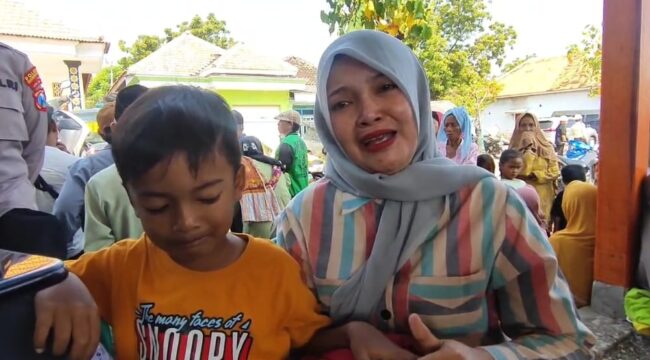 Keluarga korban saat diwawancarai 