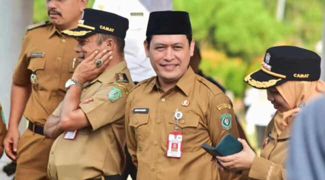 Kepala Diskominfo Kabupaten Lumajang, Mustaqim (tengah). (Foto: Istimewa.