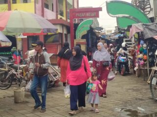 Aktivitas warga di Pasar Besar Kota Pasuruan