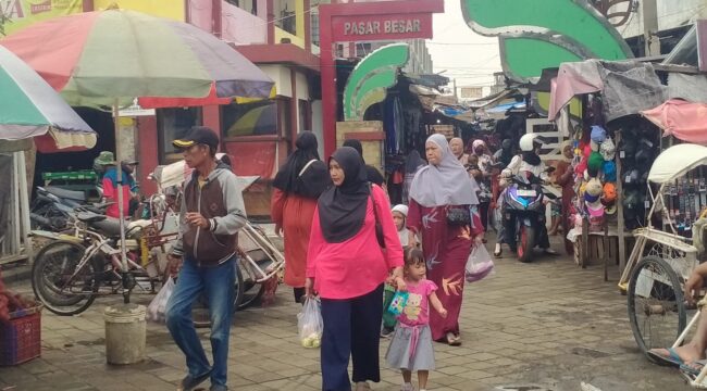 Aktivitas warga di Pasar Besar Kota Pasuruan
