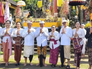 Bupati Bangli, Sang Nyoman Sedana Arta, didampingi Ny. Sariasih Sedana Arta bersama Wakil Bupati I Wayan Diar, Sekda Bangli, serta sejumlah kepala OPD.