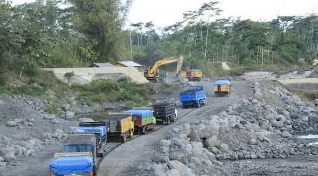 Salah satu lokasi tambang pasir dan batu (sirtu) di Lumajang. (Foto: Istimewa).
