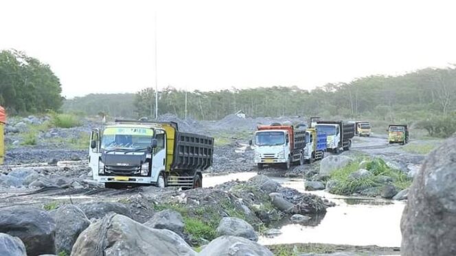 
					Salah satu lokasi pertambangan pasir dan batu di Lumajang. (Foto: Istimewa).
