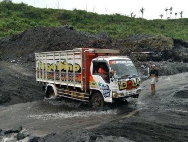 Salah satu lokasi pertambangan pasir dan batu di Lumajang (Foto: Istimewa).