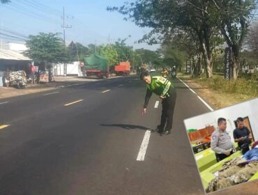 OLAH TKP: Anggota Unit Gakkum Satlantas Polres Probolinggo Kota melakukan olah TKP. Insert: Jasad korban di kamar mayat RSUD dr. Mohammad Saleh. (foto: istimewa)