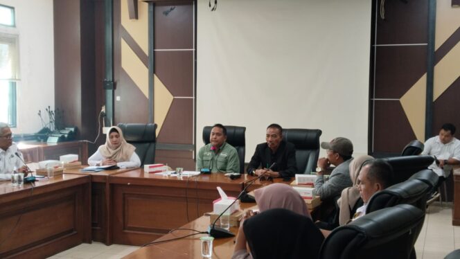 
					Komnas Perlindungan Anak bersama DPRD Kabupaten Pasuruan menggelar rapat dengar pendapat membahas kasus kekerasan terhadap anak di Kantor DPRD.