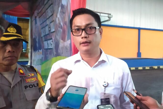 
					Kepala Bulog Jember, Muhammad Ade Saputra. (Foto: M. Abd Rozaq Muabarok).
