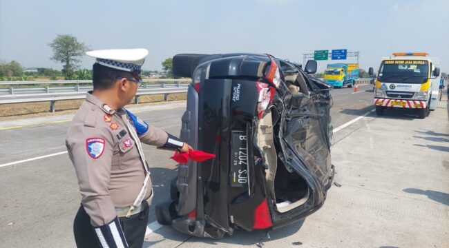Polisi melakukan olah TKP di Tol Gempol-Pasuruan.