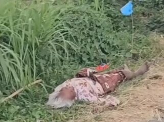 Tangkapan layar saat Nortaji, warga Desa Jambangan, Kecamatan Besuk, Kabupaten Probolinggo, tidur di pinggir jalan usai diusir oleh anaknya. (foto: istimewa)