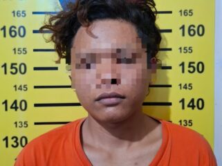 Pelaku pencurian dengan kekerasan, AJP (22) usai diringkus aparat kepolisian Polres Probolinggo. (foto: Istimewa).