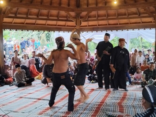 
					Tradisi ujung di Desa Kandangan, Kecamatan Senduro, Lumajang. (Foto: Asmadi).
