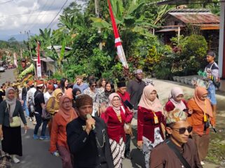 Tradisi Jolen yang digelar setiap tahun di bulan Suro kini mulai menggema hingga mancanegara (Foto: Asmadi).
