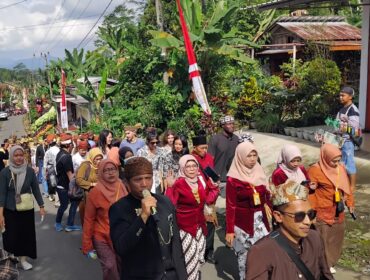 Tradisi Jolen yang digelar setiap tahun di bulan Suro kini mulai menggema hingga mancanegara (Foto: Asmadi).
