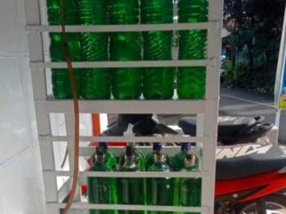 Salah satu pengecer BBM (Pertalite) di Lumajang yang harganya mencapai Rp35 ribu per liter. (Foto: Asmadi)
