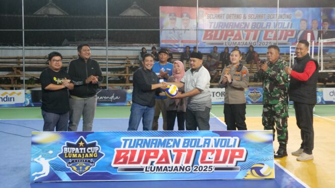 
					Lapangan turnamen Bupati Cup di Desa Banyuputih Lor (Foto: Asmadi)