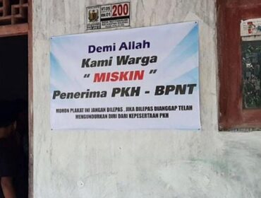 Sebelumnya rumah penerima PKH di Lumajang ditempeli tulisan 