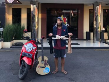 Tersangka saat diamankan dan tangkapan layar rekaman CCTV 
