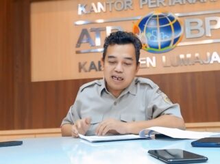Kasi Pengendalian Penanganan Sengketa Konflik Perkara BPN Lumajang, Tatang Hariyadi menyebut, setiap dokumen yang diterbitkan oleh BPN tidak asal terbit (Foto: Asmadi).