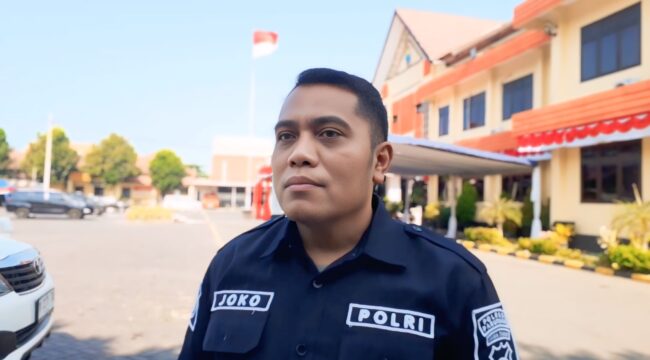 Kasi Humas Polres Pasuruan, Iptu Joko Suseno saat memberikan keterangan kepada wartawan terkait hasil pemeriksaan kejiwaan Moh. Afandi.