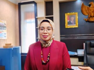 REFLEKSI: Ketua Dewan Perwakilan Rakyat Daerah (DPRD) Kabupaten Lumajang, Oktafiani, mengajak generasi muda mengenang dan menghargai perjuangan para pahlawan. (foto: Asmadi).
