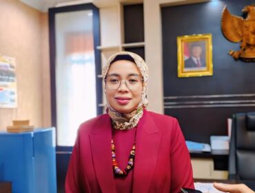 REFLEKSI: Ketua Dewan Perwakilan Rakyat Daerah (DPRD) Kabupaten Lumajang, Oktafiani, mengajak generasi muda mengenang dan menghargai perjuangan para pahlawan. (foto: Asmadi).