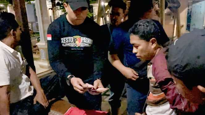 
					Petugas Satreskrim Polres Pasuruan Kota mengamankan pelaku.
