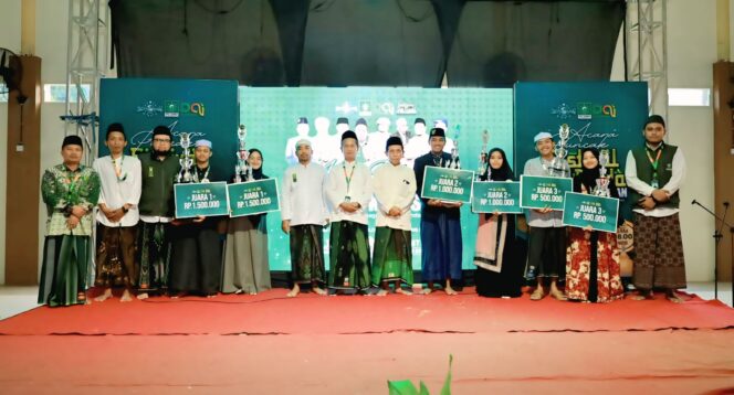 
					TERBAIK: Enam kader dakwah terbaik foto bersama panitia pasca dinyatakan sebagai pemenang ajang Festival Da’i Muda LDNU Kraksaan 2025. (foto: Istimewa).