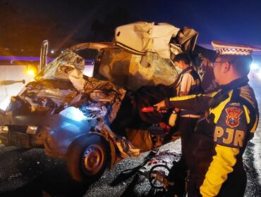 RINGSEK: Kondisi kendaraan rusak parah usai alami kecelakaan di Tol Gempol-Pasuruan. (foto: Moh. Rois)