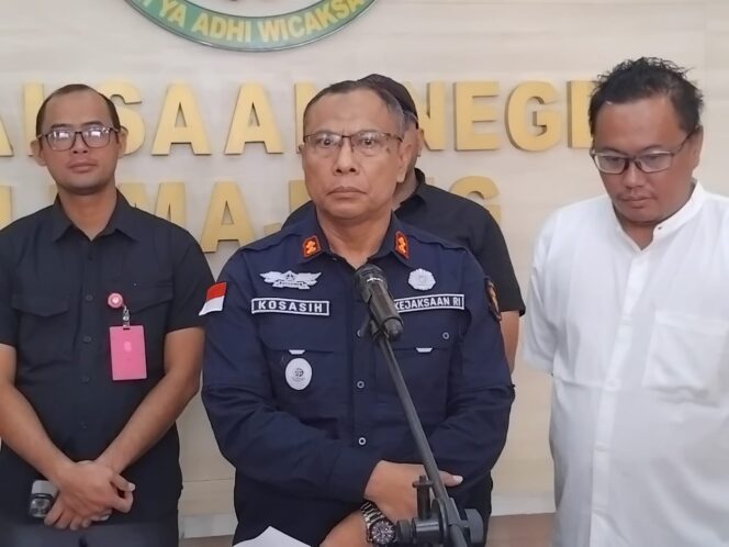
					Kepala Kejaksaan Negeri Kabupaten Lumajang, Kosasih (Foto: Asmadi).