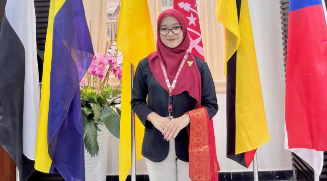 GO INTERNASIONAL: Roisatul Muttaqin Alalloh alias Ica, wakili Indonesia dalam ajang Internasional Youth Connection (IYC) Batch 2 yang berlangsung di Malaysia, Singapura dan Thailand. (foto: Haliza).
