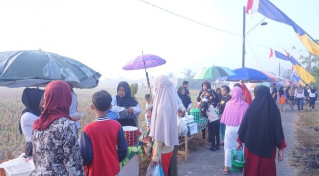 Suasana Pasar Minggu Rojowali di Yosowilangun Lor, Kecamatan Yosowilangun, Lumajang. (Foto: Istimewa).