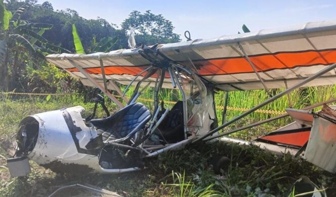 
					JATUH: Kondisi Pesawat latih milik FASI (Federasi Aerosport Seluruh Indonesia) pasca jatuh di Ciampea, Bogor, Jawa Barat, Minggu (3/8/25) siang. (foto: istimewa).
