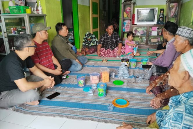 
					Rumah duka, Anik Mutmainah, 48, didatangi para pelayat. (Foto : Istimewa).
