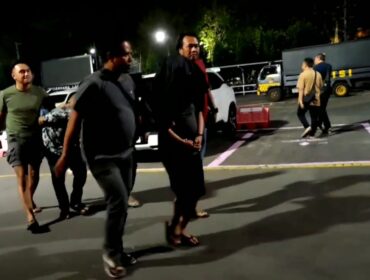 Penangkapan tersangka narkoba. 

