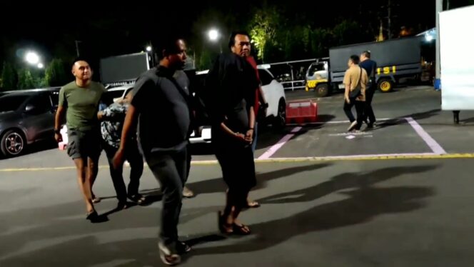 
					Penangkapan tersangka narkoba. 
