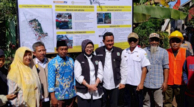 Di setiap sudut proyek pembangunan yang tersebar di Desa Senduro, Kecamatan Senduro, Kabupaten Lumajang, kini berdiri papan pengumuman sederhana (Foto: Asmadi).