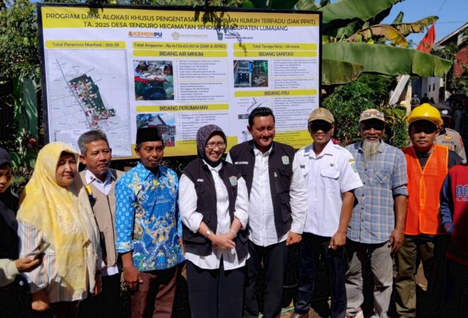 
					Di setiap sudut proyek pembangunan yang tersebar di Desa Senduro, Kecamatan Senduro, Kabupaten Lumajang, kini berdiri papan pengumuman sederhana (Foto: Asmadi).