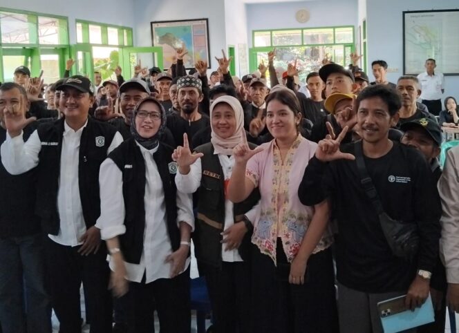 
					Bupati Indah Amperawati dalam kunjungan 