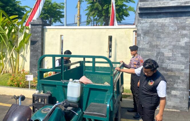 
					Kendaraan roda 3 bantuan pemkab yang digadaikan.
